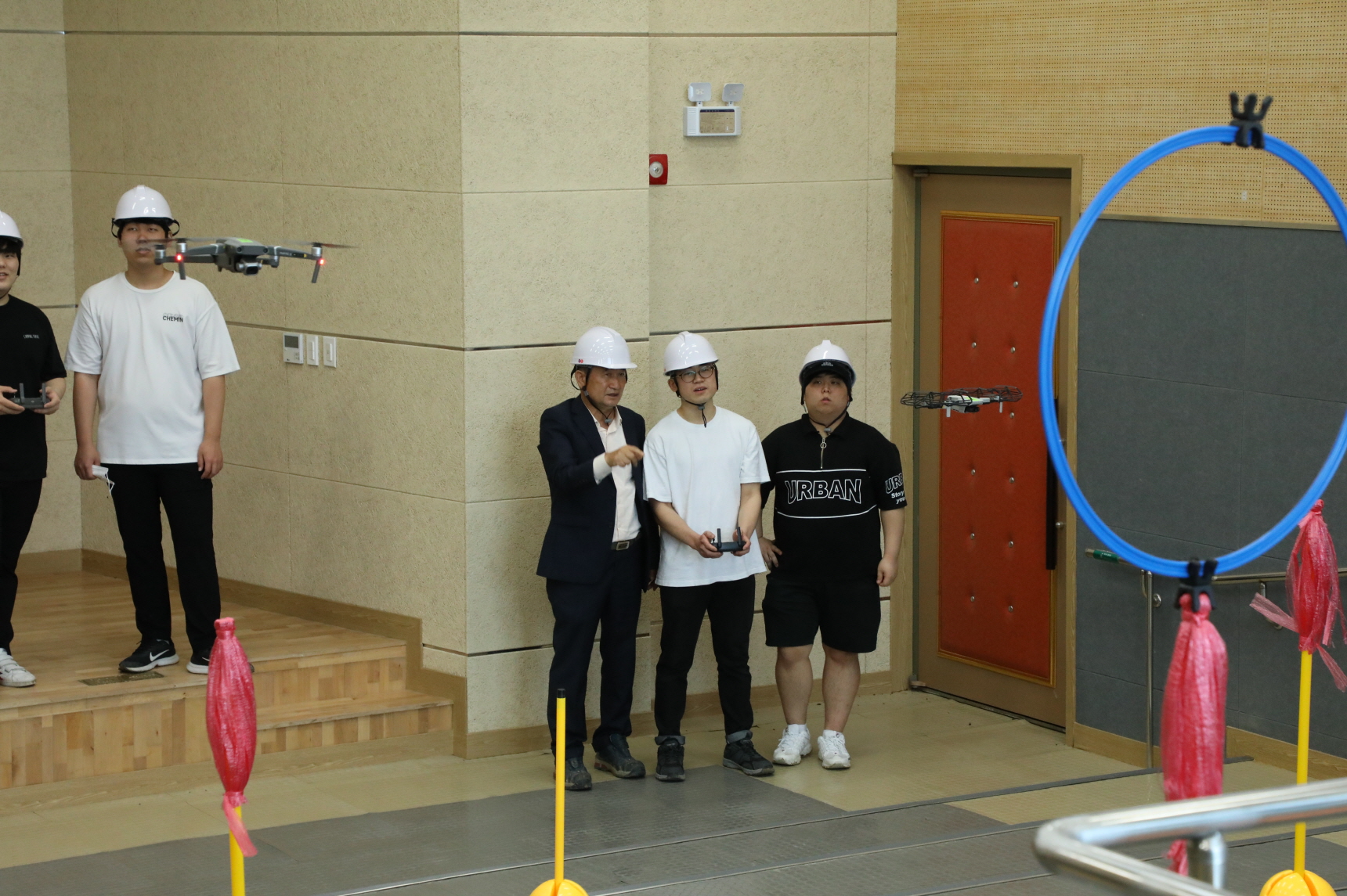 실내연습장에서 수업 장면들 1